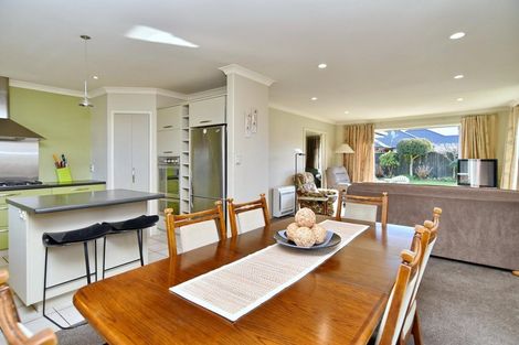Photo of property in 8 Ross Place, Northwood, Christchurch, 8051