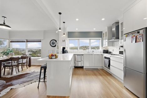 Photo of property in 6 Clifford Road, Johnsonville, Wellington, 6037