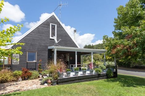 Photo of property in 131 Mckellar Place, Whangamata, 3620