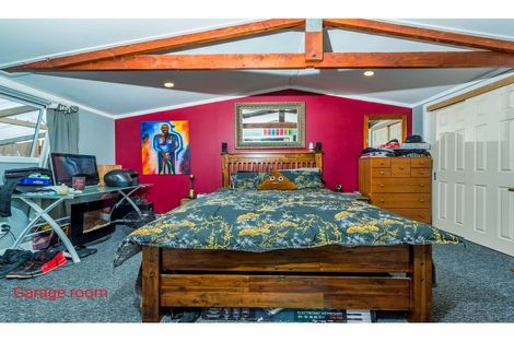 Photo of property in 14 Fairdene Avenue, Henderson, Auckland, 0610