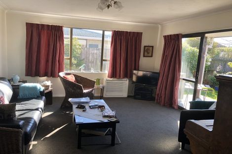 Photo of property in 2/54 Aorangi Road, Bryndwr, Christchurch, 8053