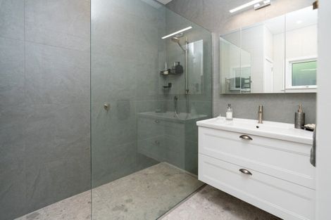 Photo of property in 19 Waikare Street, Karori, Wellington, 6012