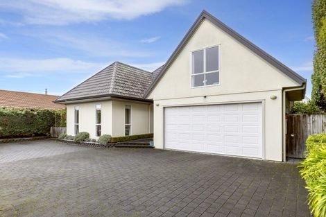 Photo of property in 2/12 Gradwell Place, Two Mile Bay, Taupo, 3330
