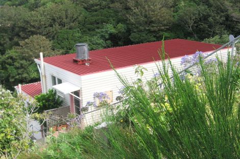 Photo of property in 2/10 Mataroa Avenue, Northland, Wellington, 6012