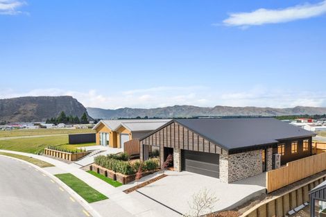 Photo of property in 42 Doug Ledgerwood Drive, Wanaka, 9305