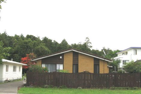 Photo of property in 1/10 Hillcrest Avenue, Hillcrest, Auckland, 0627