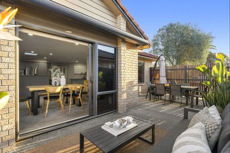 Photo of property in 33 Saint Heliers Place, Papamoa Beach, Papamoa, 3118