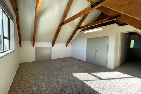 Photo of property in 2 Arthur Road, Paraite, New Plymouth, 4373