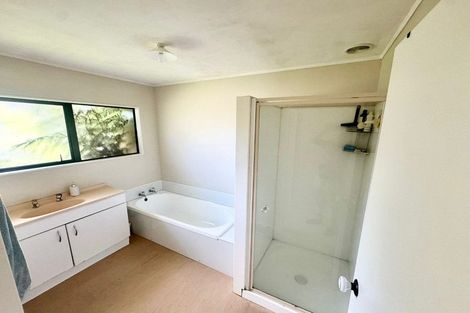 Photo of property in 28 Stottholm Road, Titirangi, Auckland, 0604