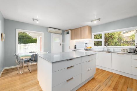 Photo of property in 27 Whero Avenue, Diamond Harbour,  8971