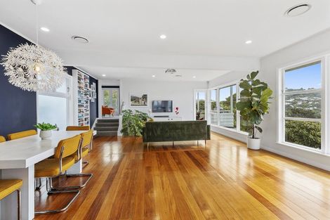 Photo of property in 22 Fairview Crescent, Kelburn, Wellington, 6012