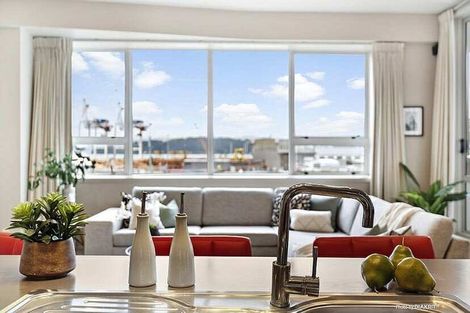 Photo of property in Stadium Garden Flats, 215/107 Thorndon Quay, Pipitea, Wellington, 6011