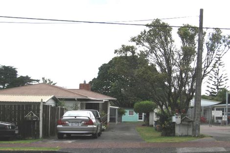 Photo of property in 2/52 Sunnynook Road, Sunnynook, Auckland, 0620