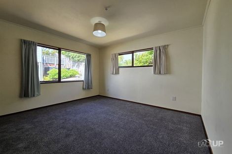 Photo of property in 2/4 Louise Place, Browns Bay, Auckland, 0630