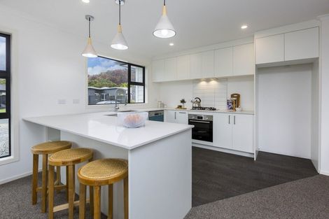 Photo of property in 8 Passchendaele Grove, Trentham, Upper Hutt, 5018