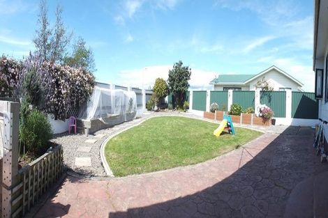 Photo of property in 87 Hillcrest Drive, Kelvin Grove, Palmerston North, 4414
