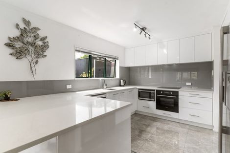 Photo of property in 2/9 Barcroft Place, Clendon Park, Auckland, 2103