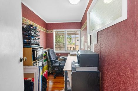 Photo of property in 35 Lyndhurst Road, Te Atatu South, Auckland, 0610