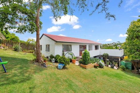 Photo of property in 2 Hollyhock Place, Browns Bay, Auckland, 0630