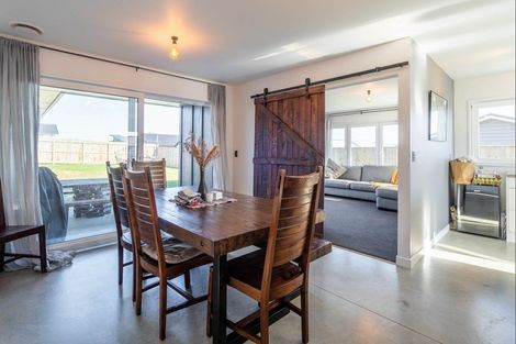 Photo of property in 12 Mahia Lane, Waikanae, 5036