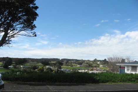 Photo of property in 4 Hillcrest Street, Glen Avon, New Plymouth, 4312