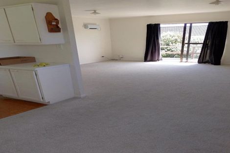 Photo of property in 2/8 Quiet Street, Te Atatu South, Auckland, 0610