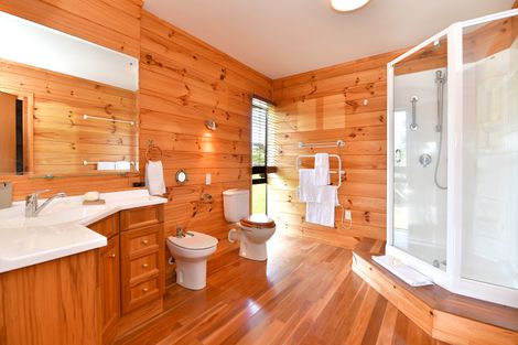 Photo of property in 77 Matija Place, Red Beach, 0932