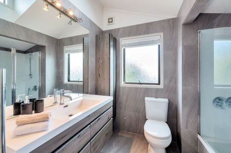Photo of property in 34 Oaktree Avenue, Browns Bay, Auckland, 0630