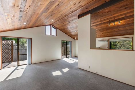 Photo of property in 11 Firle Place, Green Bay, Auckland, 0604