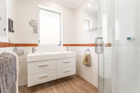 Photo of property in 52 Katherine Mansfield Drive, Whitemans Valley, Upper Hutt, 5371