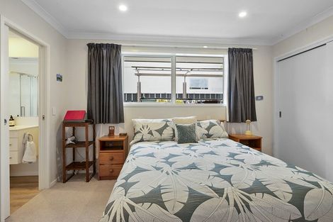 Photo of property in 48 Wallace Place, Westown, New Plymouth, 4310