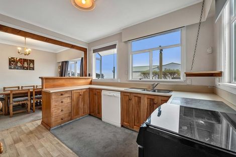 Photo of property in 111 Pioneer Road, Moturoa, New Plymouth, 4310