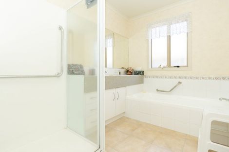 Photo of property in 69 Sovereign Isle Lane, Rototuna, Hamilton, 3210