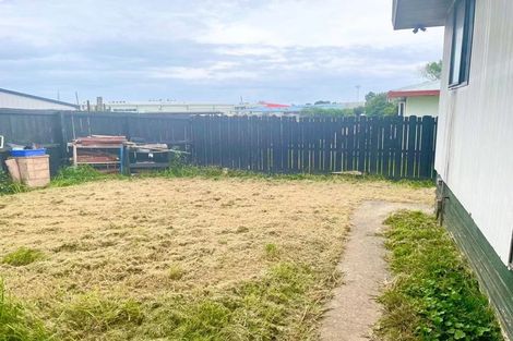 Photo of property in 3/17 Barneys Farm Road, Clendon Park, Auckland, 2103