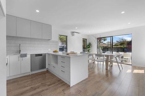 Photo of property in 5 Cricklewood Place, Avonhead, Christchurch, 8042