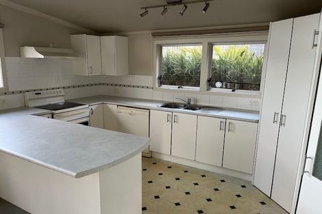 Photo of property in 24 Stanley Road, Glenfield, Auckland, 0629