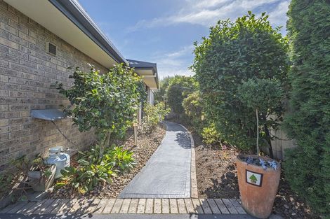 Photo of property in 28 Durrell Way, Rolleston, 7614