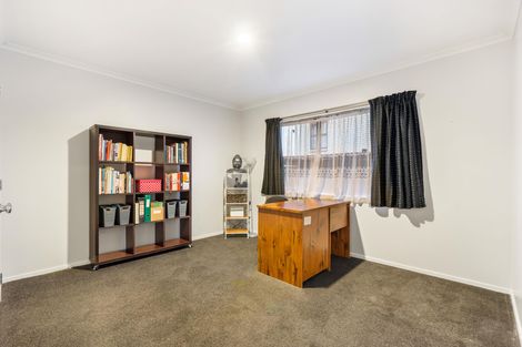 Photo of property in 3 Ebanjane Way, Clendon Park, Auckland, 2103