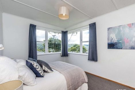Photo of property in 5 Catherine Crescent, Paparangi, Wellington, 6037