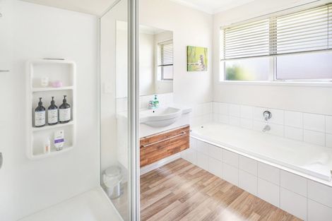 Photo of property in 100 Rosehearty Place, Te Awamutu, 3800