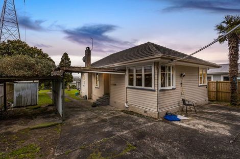 Photo of property in 15 Paton Avenue, Te Atatu South, Auckland, 0610
