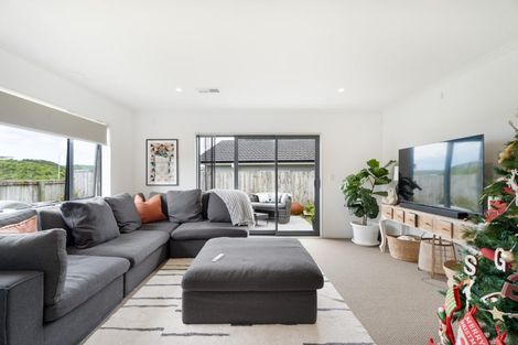 Photo of property in 77 Grenada Drive, Grenada Village, Wellington, 6037