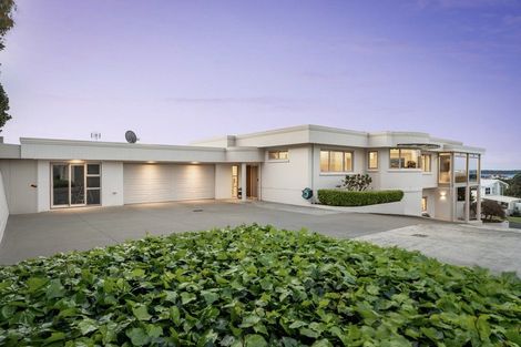 Photo of property in 3 Seaview Road, Otumoetai, Tauranga, 3110
