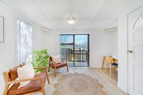 Photo of property in 2/7 Mon Desir Place, Manurewa, Auckland, 2102