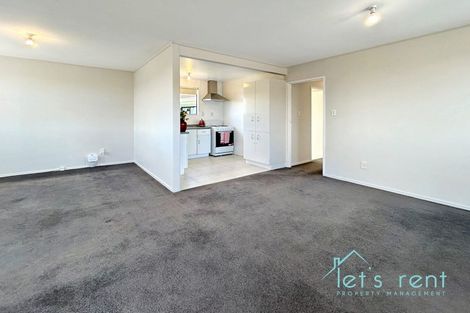 Photo of property in 18 Halloran Place, Massey, Auckland, 0614
