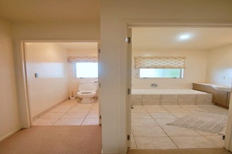 Photo of property in 2/23 Tui Glen Road, Birkenhead, Auckland, 0626