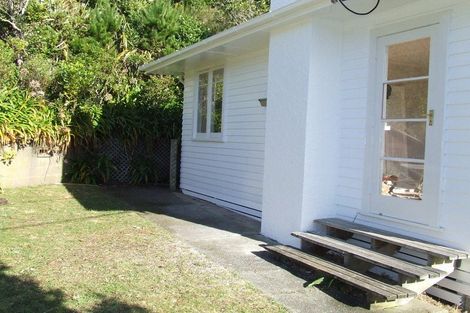 Photo of property in 4 Royston Way, Newlands, Wellington, 6037