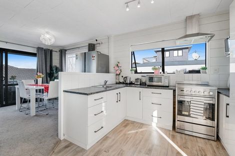 Photo of property in 57a Wade River Road, Stanmore Bay, Whangaparaoa, 0932