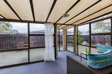 Photo of property in 6 Jarrett Court, Roslyn, Palmerston North, 4414