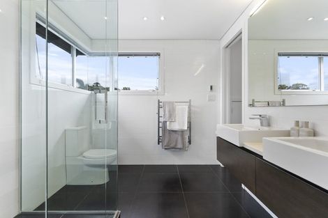 Photo of property in 1/9 Pierce Road, Milford, Auckland, 0620